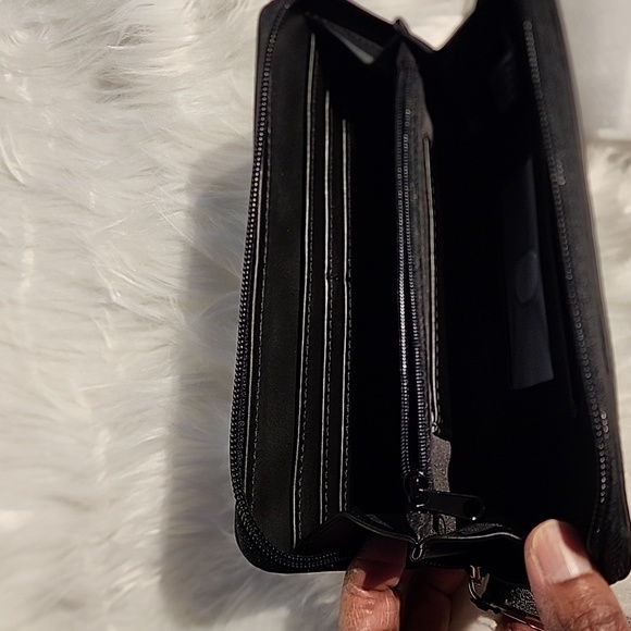 Nine West  Wallet NWT will hold lots of credit crads - Picture 7 of 11